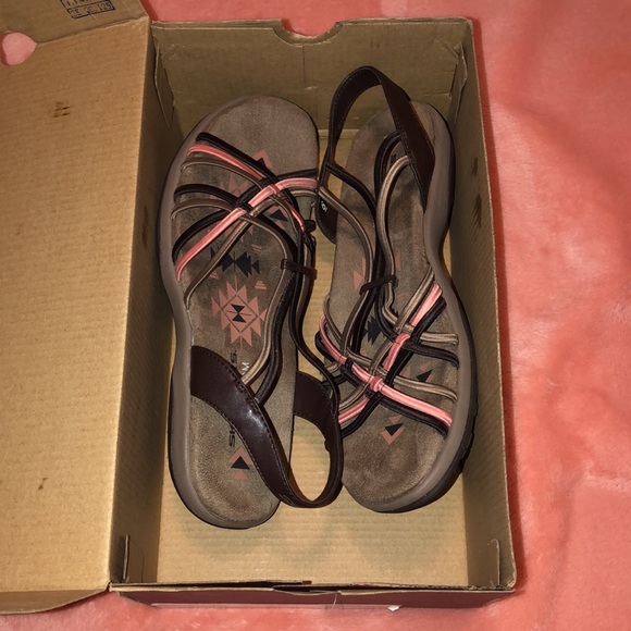 Never been worn!  Skechers Sandals- Very Comfy - Picture 7 of 7